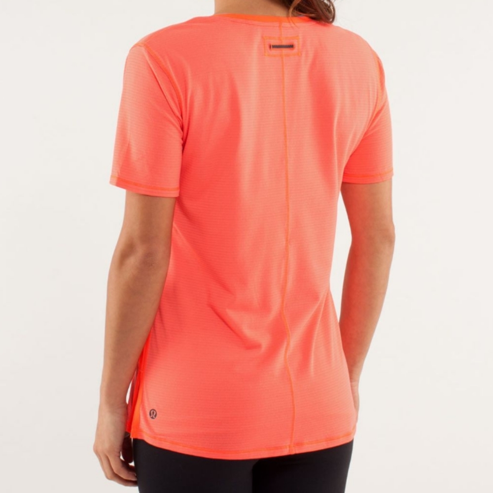 Lululemon Not So Basic Gym Tee

Light Flare